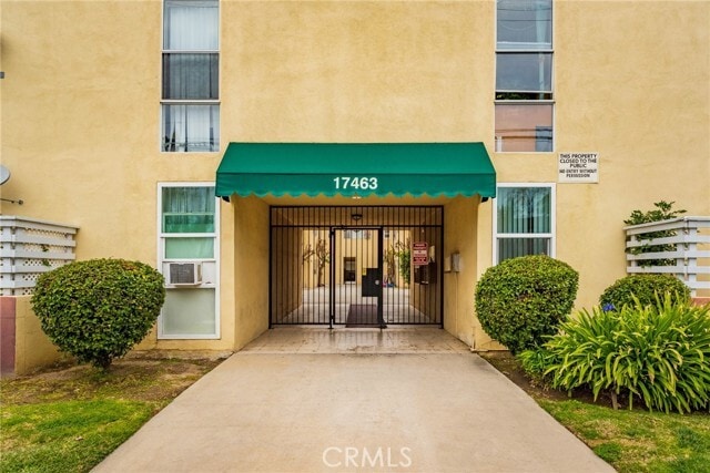 Building Photo - 17463 Vanowen St