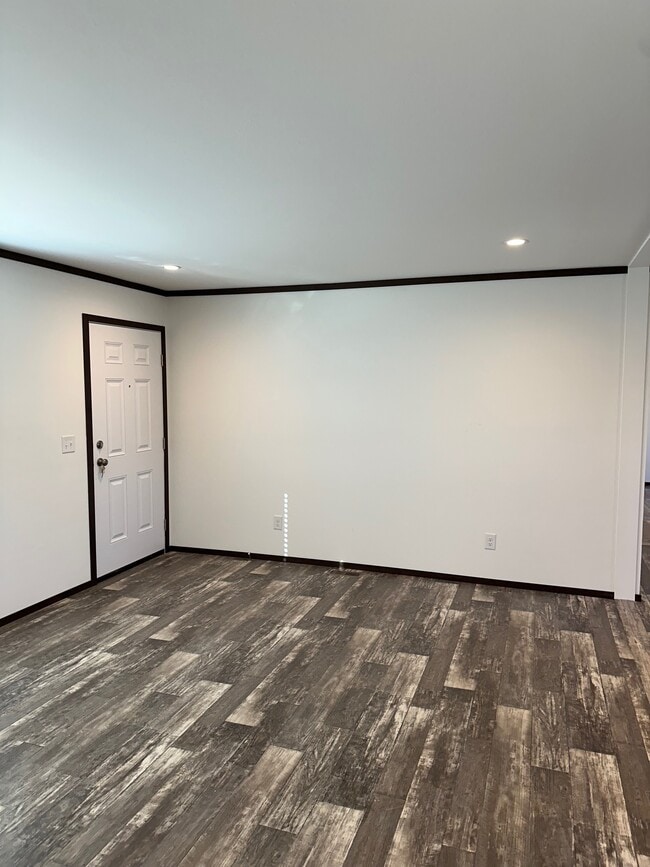 Building Photo - 204 Paradise Ter