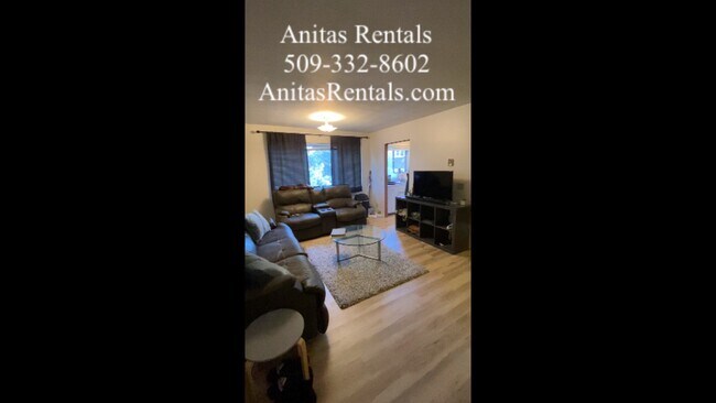 Large living room - 960 NE B St