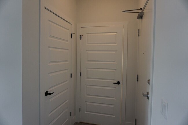 Photo du bâtiment - 1000 Lackner Blvd