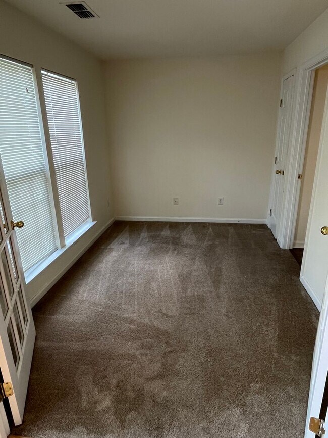 Foto del edificio - 3 Story, 3 Bedroom Townhome in Ballantyne