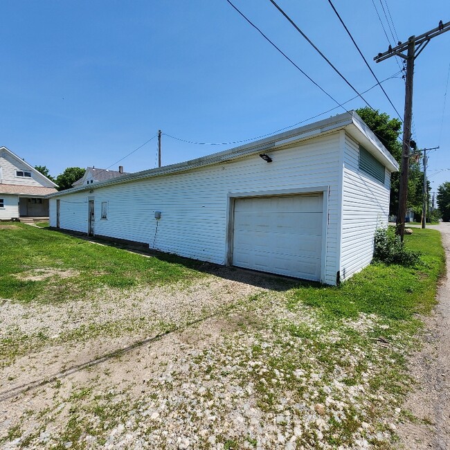 Building Photo - 811 Lynn St