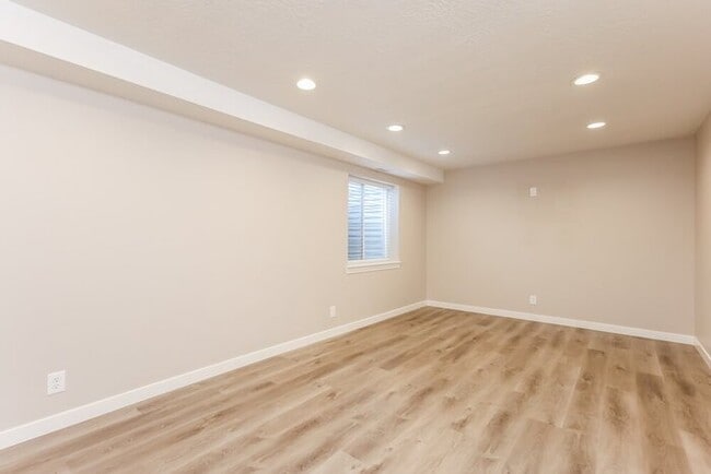 Building Photo - 3056 Linton Cir