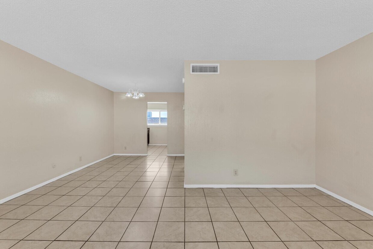 Foto principal - 3300 Hayes Ave