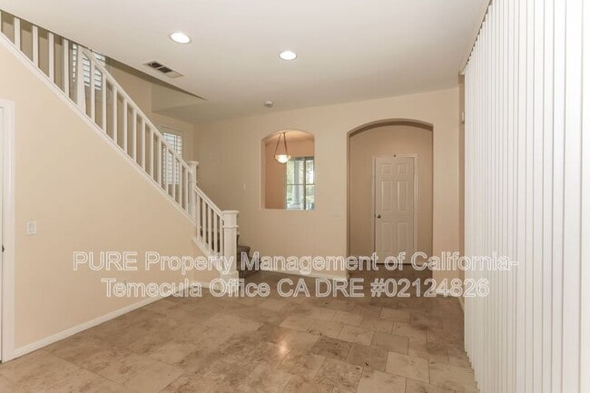 Building Photo - 40043 Ashville Ln