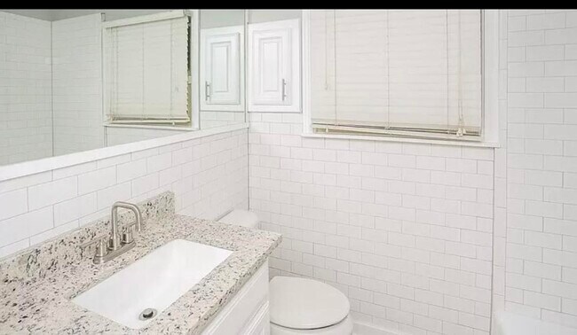 Building Photo - 3620 W Seminary Dr
