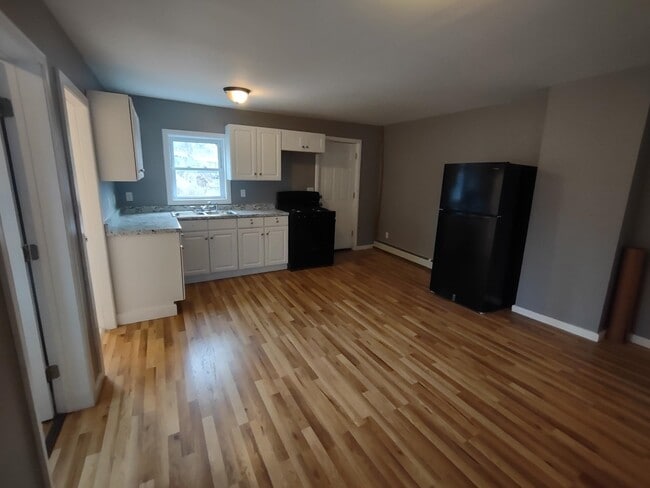 Building Photo - 16 Factory St