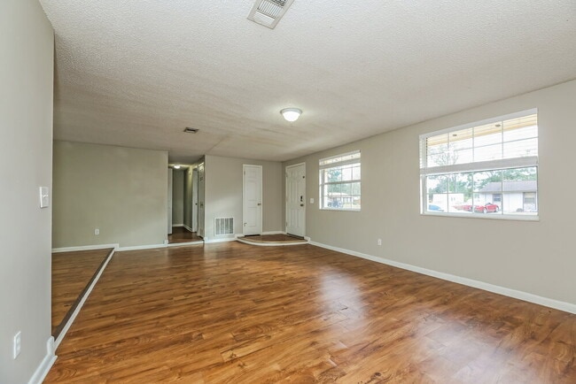 Building Photo - 2819 Kiowa Ave