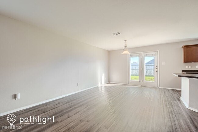 Foto del edificio - 3 br, 2 bath House - 208 Silver Spur Dr UNIT
