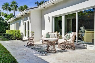 Building Photo - 1212 Hillsboro Mile