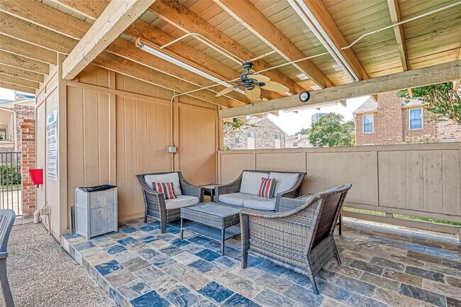 Building Photo - 2515 Bering Dr
