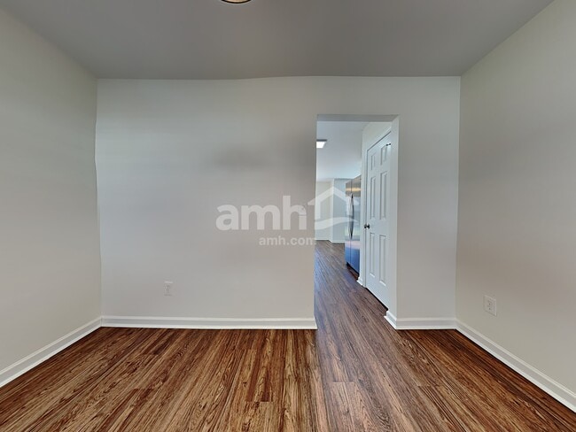 Foto del edificio - 1825 Beeson Park Ln