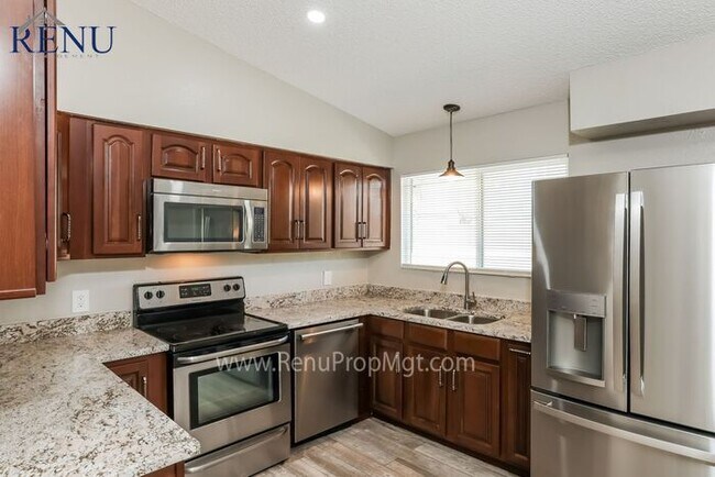 Foto del edificio - 4 Bed, 2 bath in Phoenix with Large Backyard!