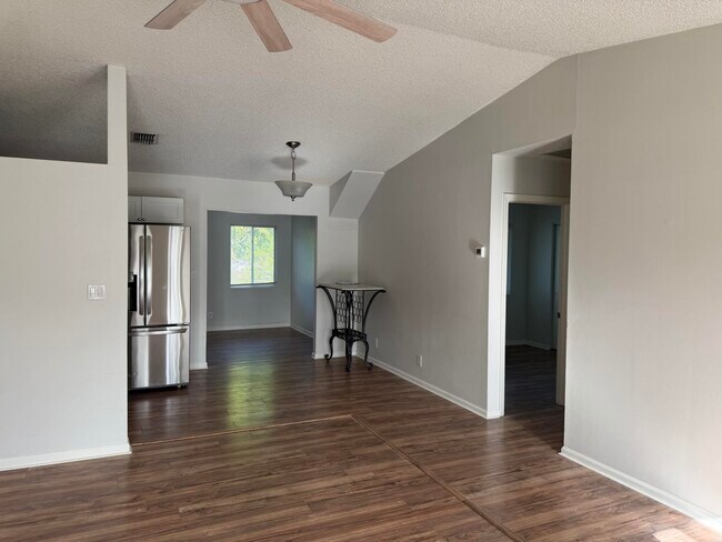 Building Photo - 1240 SW 73rd Ave