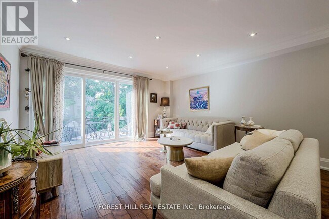 Photo du bâtiment - 165 St Clements Ave
