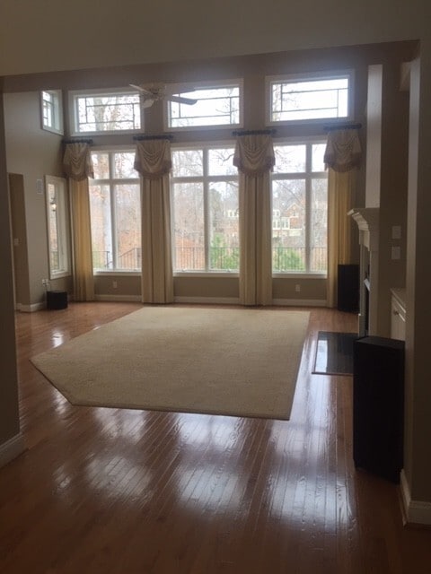 Building Photo - Breathtaking views in the gated golf commu...