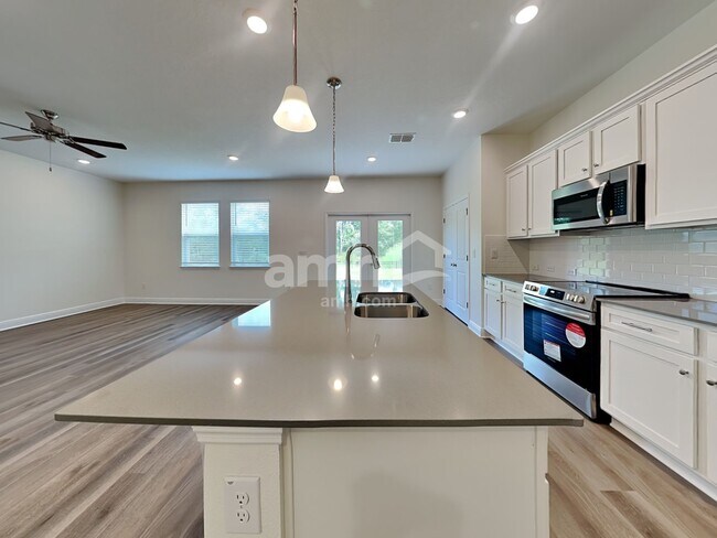 Building Photo - 27178 St Andrews Ave