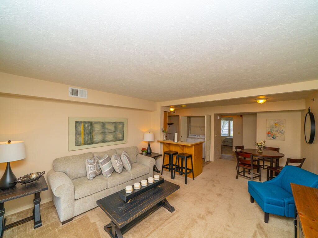 West Hampton Park Apartment Homes Apartments in Elkhorn, NE