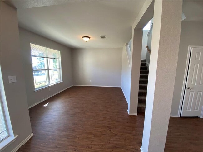 Building Photo - 115 Pedernales Dr