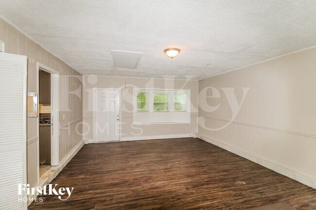 Foto del edificio - 6719 Timbers E Dr