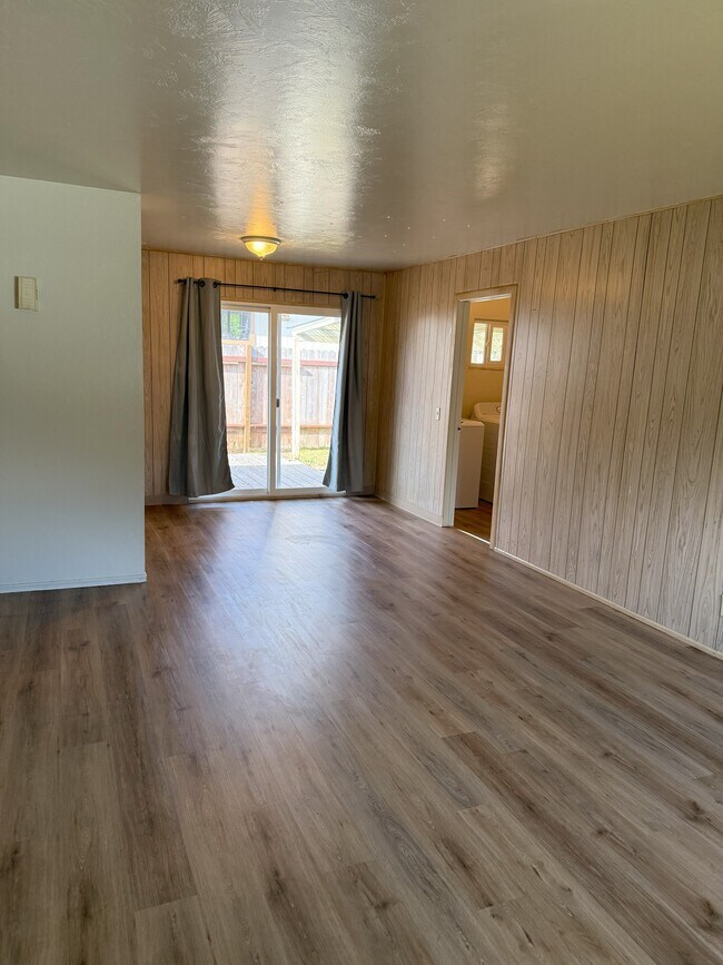 Foto del edificio - 1151 Madrone Way