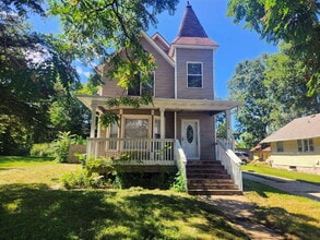 Building Photo - 1334 E 14th St