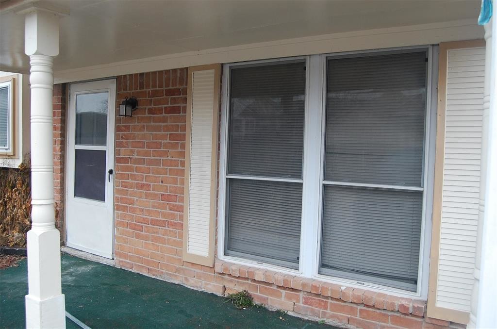 Primary Photo - 3326 Burke Rd