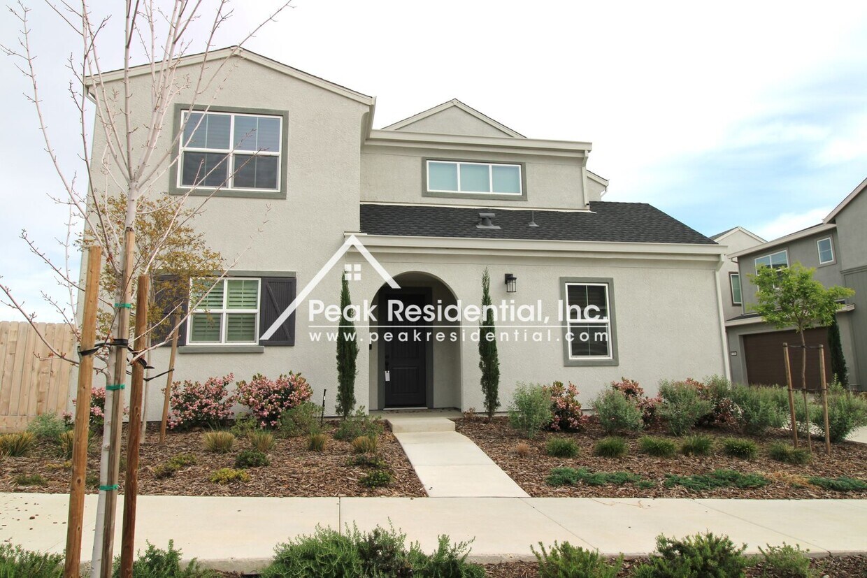 Primary Photo - Newer 4bd/3ba Folsom Home with 2 Car Garage