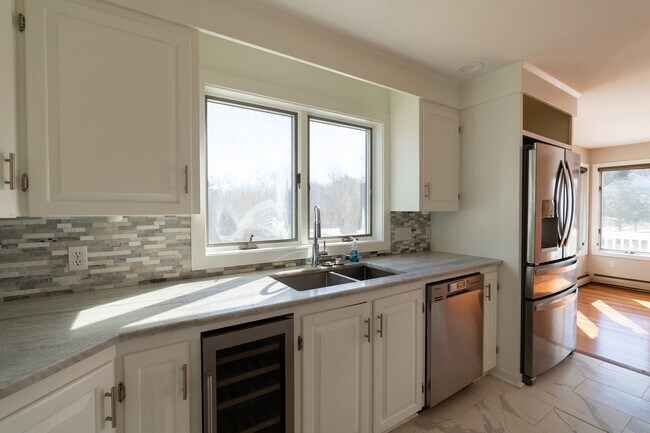 Foto del edificio - 363 Blackstrap Rd