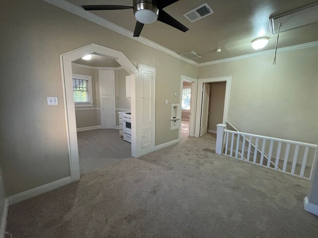 Building Photo - 2bed/1bath Duplex