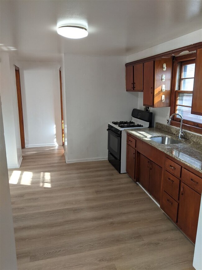 Foto del edificio - 12 Linden Ave