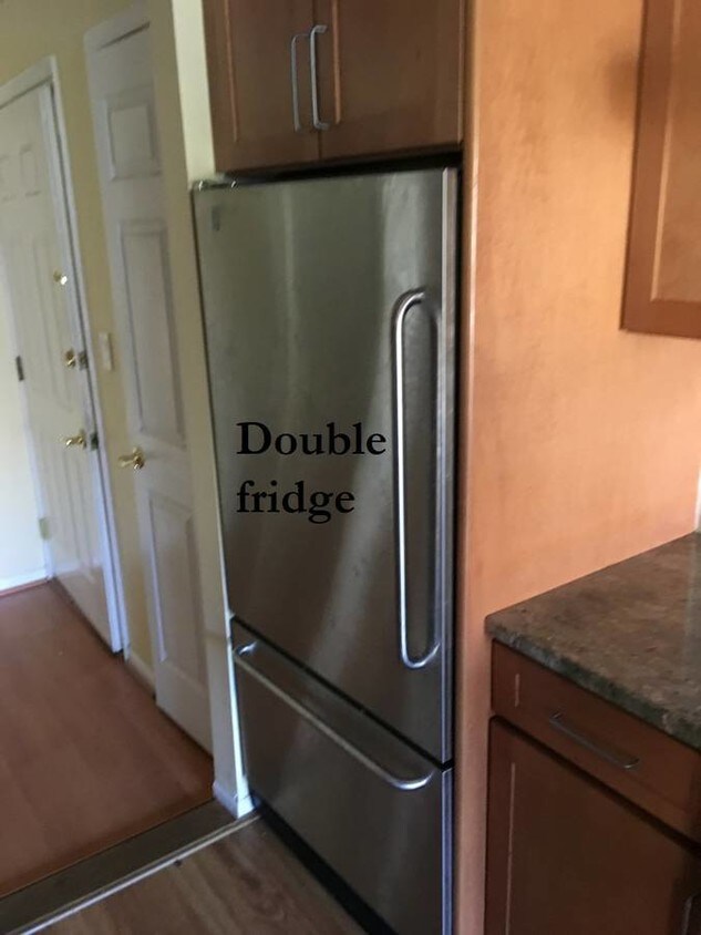 ¡Hermosos electrodomésticos de acero inoxidable dobles con refrigerador - 1 Valley Rd