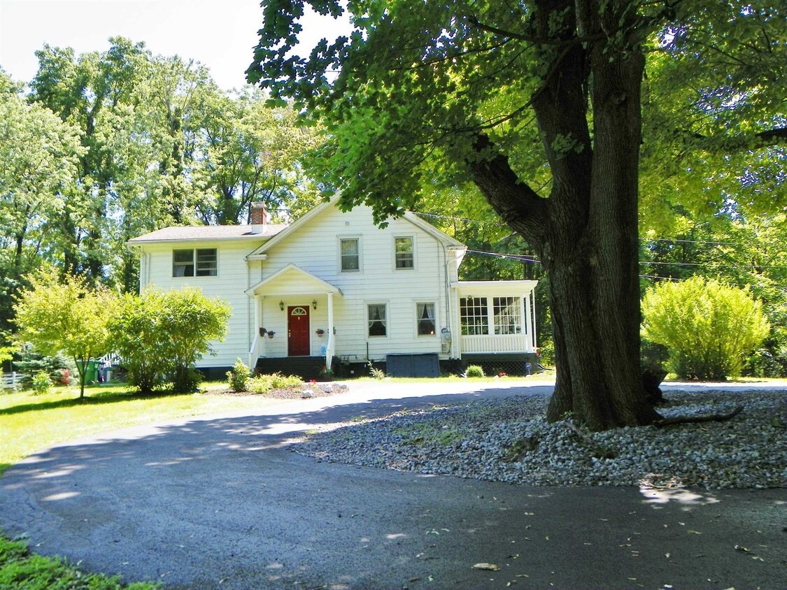 40 Delavergne Ave, Wappingers Falls, NY 12590 House Rental in