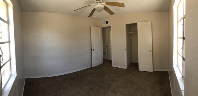 Building Photo - 988 Kessler Dr