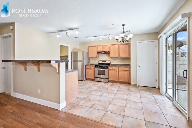 Building Photo - Charming 3-beds, 2.5-baths two-story home nestled in the desirable Tierra Del Paraiso community!