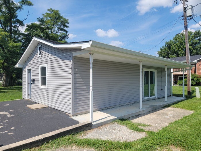 Primary Photo - House at Breeza 32