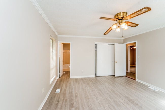 Building Photo - 4054 Brookmont Dr