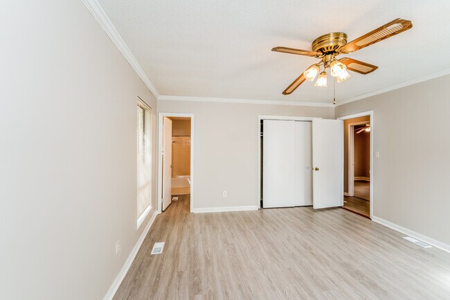 Foto del edificio - 4054 Brookmont Dr