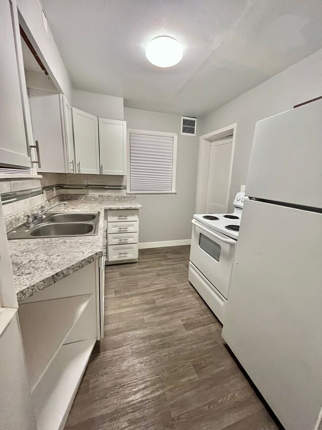 Building Photo - Beautiful 2 Bedroom Apartment!!!