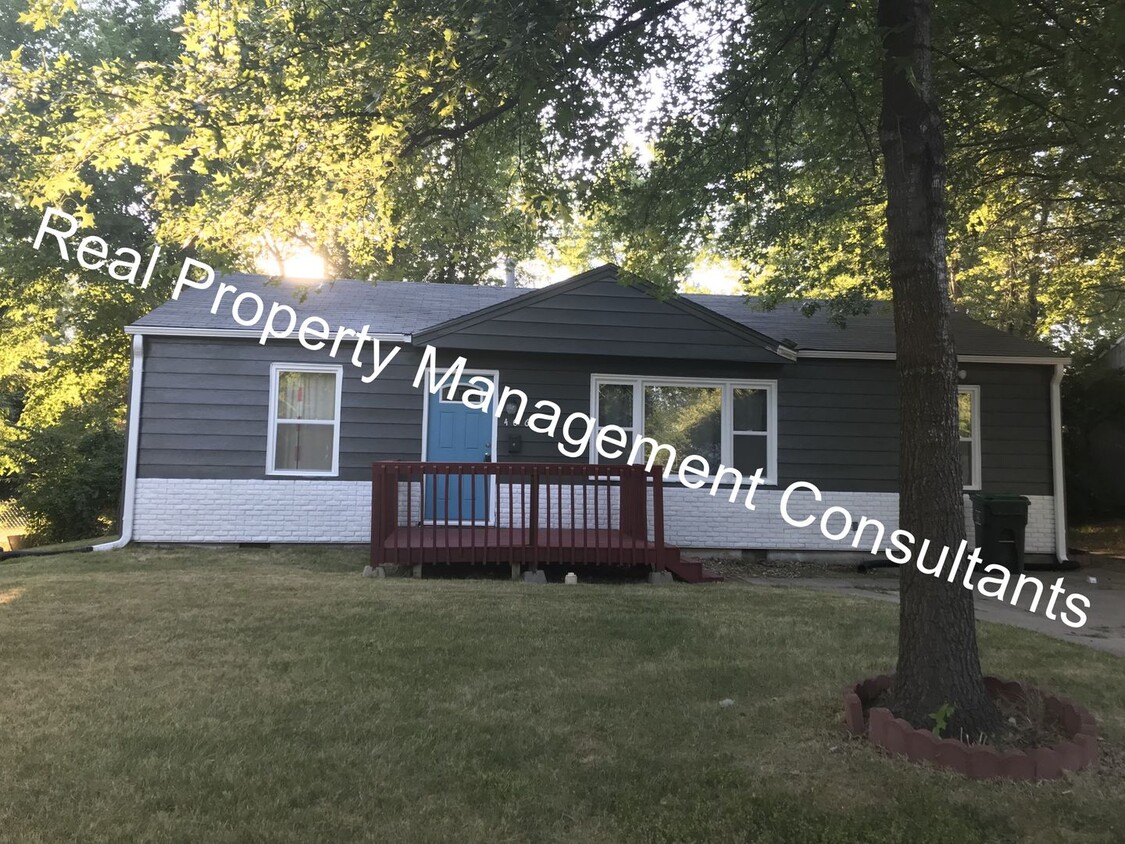 Primary Photo - Updated 3-Bedroom Home with Modern Feature...