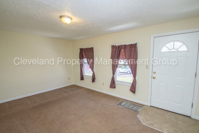 Building Photo - 348 9th St