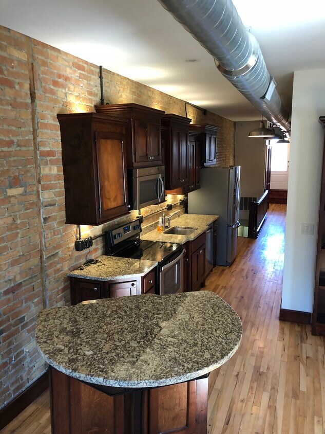 Primary Photo - 29 E Genesee St