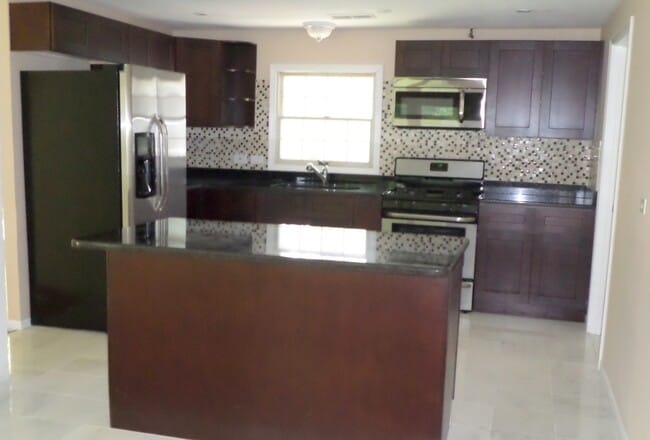Building Photo - Awesome Single Family Home Available For Rent