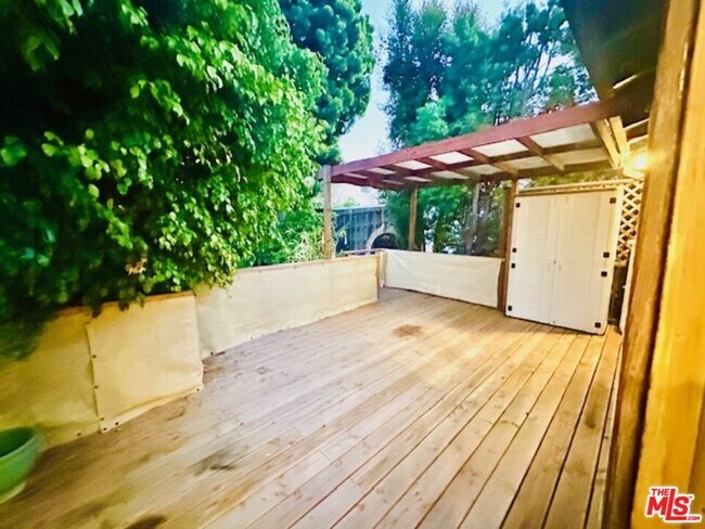 Foto del edificio - 9012 Phyllis Ave
