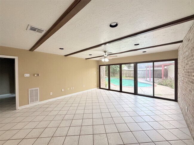 Foto del edificio - 9231 Stroud Dr