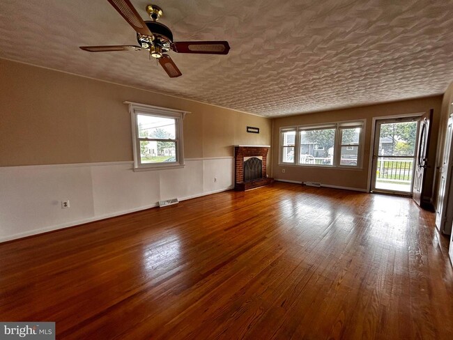 Building Photo - 119 Cardinal Ln