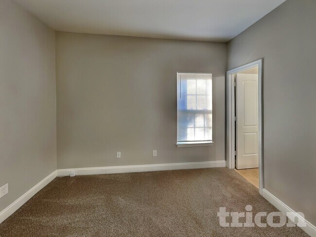 Building Photo - 117 W Nims Ave