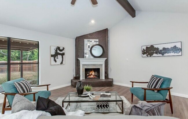 Foto del edificio - 8809 Deerwood Dr