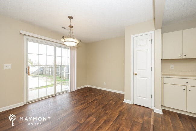 Building Photo - 1429 Rochester Dr