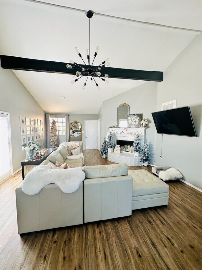 Building Photo - Beautiful 3 bedroom House 360 degree Mount...